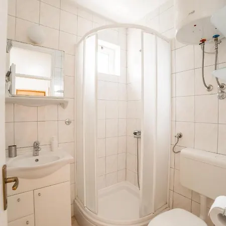 Marivan Centar&beach マカルスカ